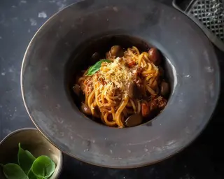 Rigatoni ragu z parmezanem