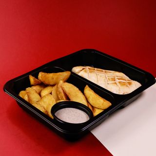 Filet z kurczaka w sosie grzybowym z ziemniakami po wiejsku