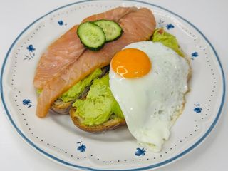 Toast z guacamole 2 szt