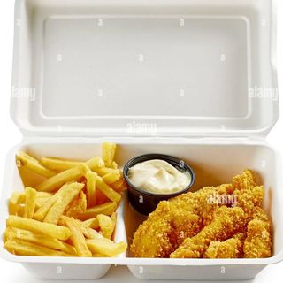 Kurczak Nuggets z frytkami (6szt)