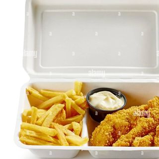 Skrzydełka z kurczaka z frytkami (5szt)