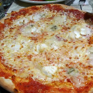 Pizza Cztery Sery - Formaggi Forte