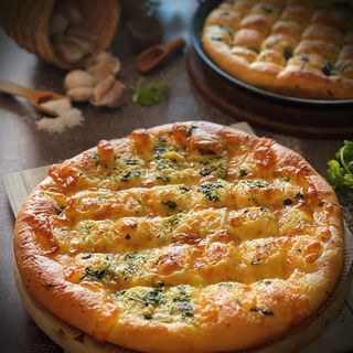 Paluszki chlebowe czosnkowe z serem I pietruszka