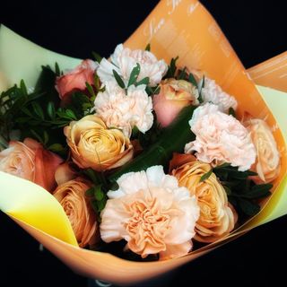 Bukiet z różowymi różami