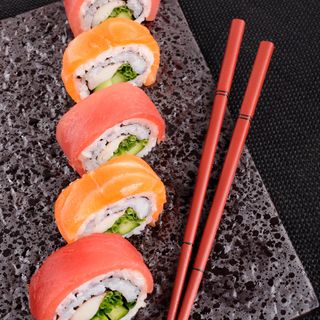 Futomaki sashimi z tuńczykiem