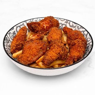 Skrzydełka z frytkami