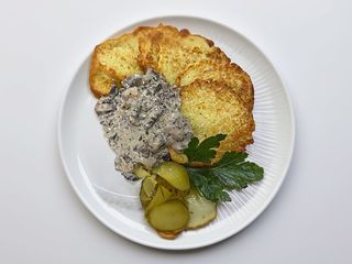 Placki ziemniaczane z sosem pieczarkowym
