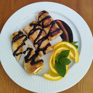 Naleśniki z serem na słodko i z polewą czekoladową