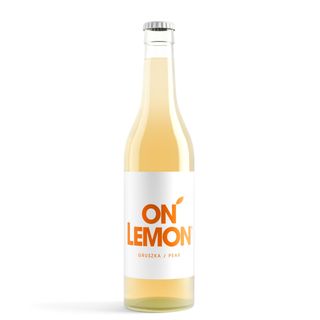 On lemon gruszka