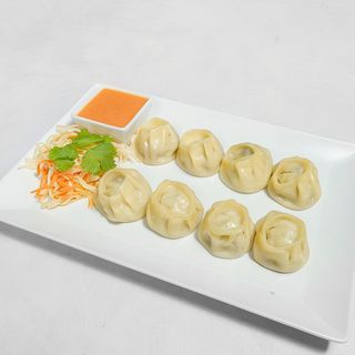 Momo z kurczakiem 8szt.