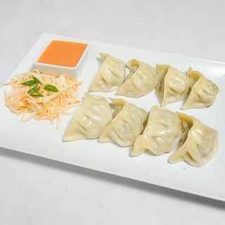 Momo z wołowiną 8szt.