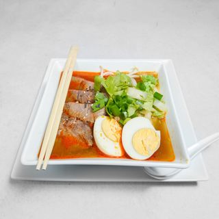 Zupa wołowa z makaronem