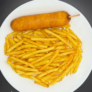 Corn dog z jalapeño + frytki