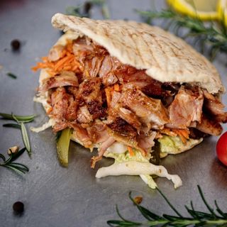 Kebab w bułce z wołowiną