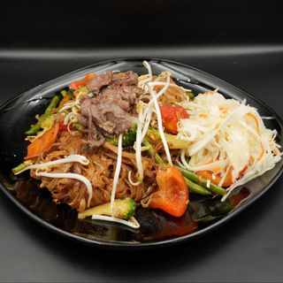 Makaron smażony z wołowiną