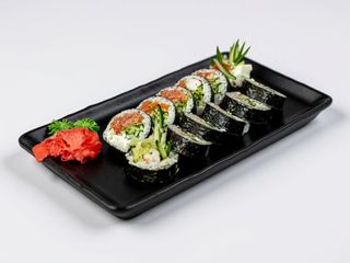 Futomaki z łososiem 12szt