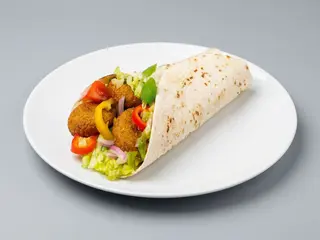 Mały na cienkim falafel