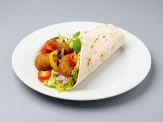 Średni na cienkim falafel