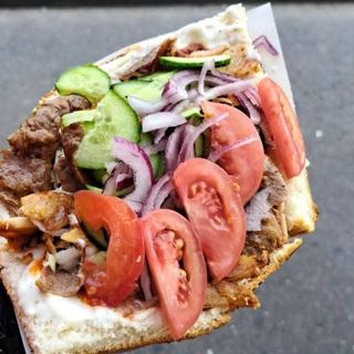 Mały na grubym cieście