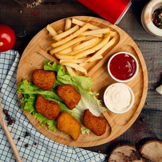 Nuggetsy z frytkami