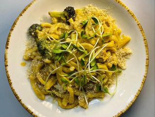 Casarecce z brokułami i niekurczakiem