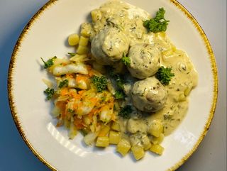 Gnocchi z klopsikami w sosie koperkowym