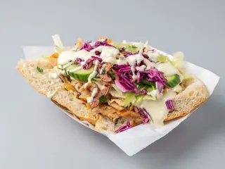 Kebab w bułce z serem
