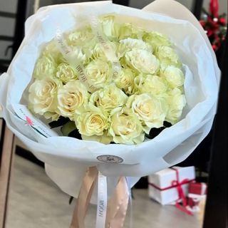 Bukiet delikatnych kremowych róż | rozmiar M