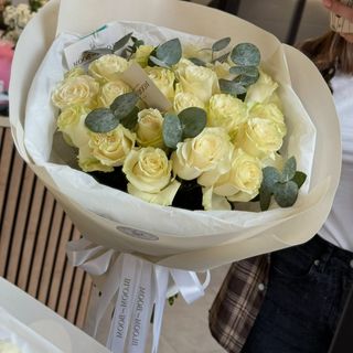 Bukiet róż z eukaliptusem | rozmiar M