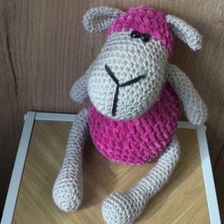 Maskotka handmade – Różowa Owieczka na szydełku