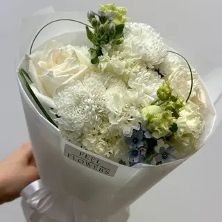 Bukiet „Biała Elegancja” z różą i chryzantemami