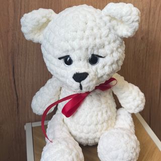 Maskotka handmade – Biały Miś z czerwoną wstążką
