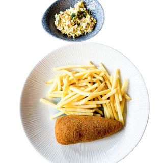 Klasyczny kotlet de volaille z masłem i natką pietruszki
