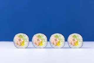 Futomaki łosoś pieczony 6 szt.