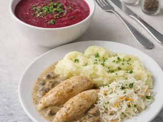 ZESTAW: KREM Z BURACZKÓW , POLĘDWICZKI DROBIOWE W SOSIE GRZYBOWYM, ZIEMNIACZKI, SURÓWKA