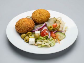 Sałatka z falafelem