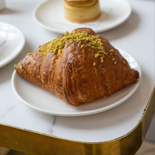 Croissant pistacjowy
