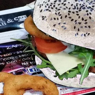 Burger OSTRO CIĘTY Ser z KARKÓWKĄ