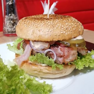 Burger OSTRO CIĘTY Boczek z KARKÓWKĄ