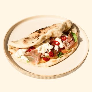 Crudo z brzoskwinią