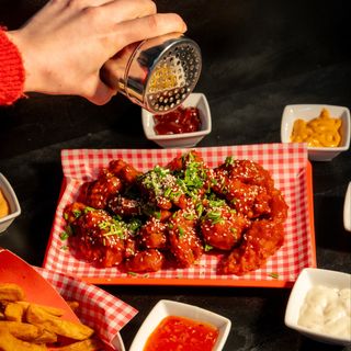 XL (1200 g | 32 kawałki | 4sos | 4 małe Frytki)