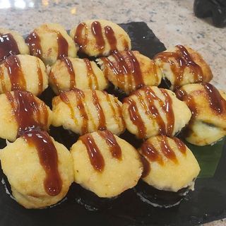 Roll z serową czapeczką, łosoś