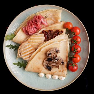 Naleśnik z salami