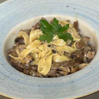 Pasta wołowina i grzyby