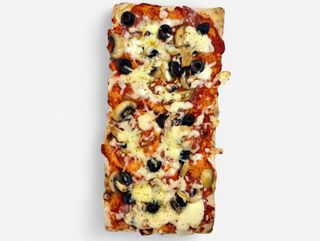 Pinsa Funghi, Olive & Salame