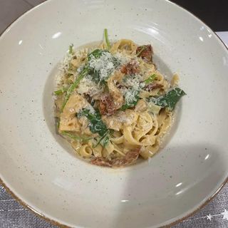 Tagliatelle z kurczakiem i szpinakiem 350g