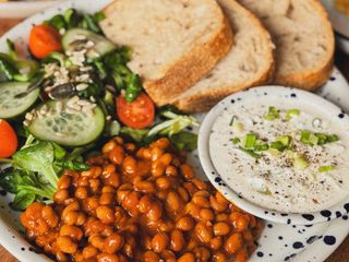 Klasyczne śniadanie (pozycja śniadaniowa dostępna pn-pt 9-12:00, sb-nd 9-13:00)