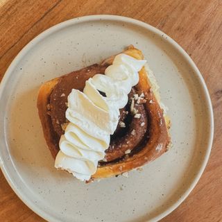 Cynamonka sticky pekan miso