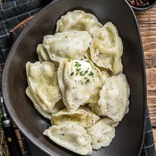 Pierogi z ziemniakami i masłem na gorąco 1 szt