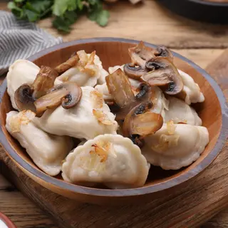 Pierogi z ziemniakami i borowikami na gorąco 1 szt